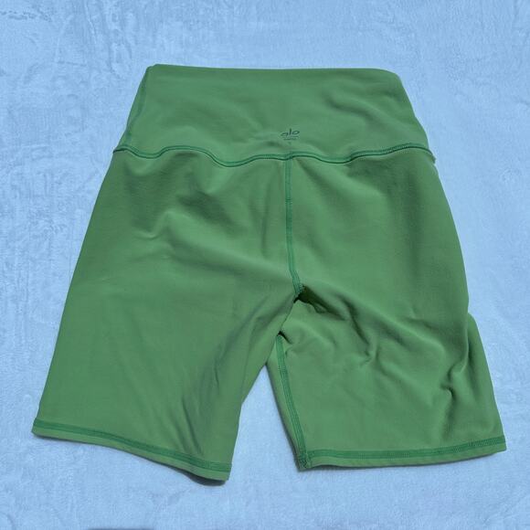 Alo Airbrush High-Waist Biker Short 7" Green Apple Size Small As Seen On - Picture 7 of 11